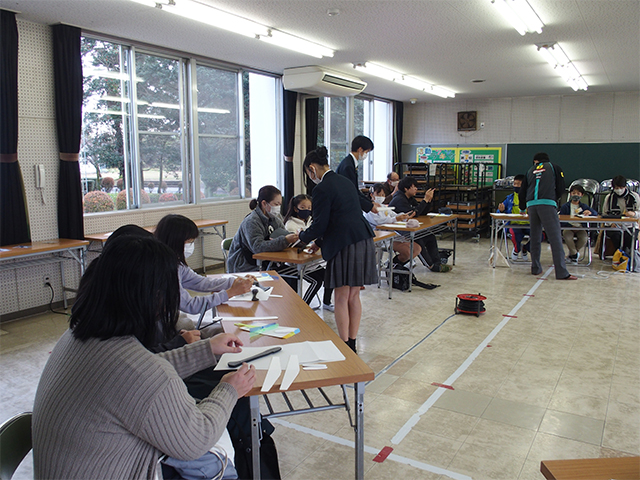 各務野科学ラボ「手作り飛行機を飛ばそう！」の写真