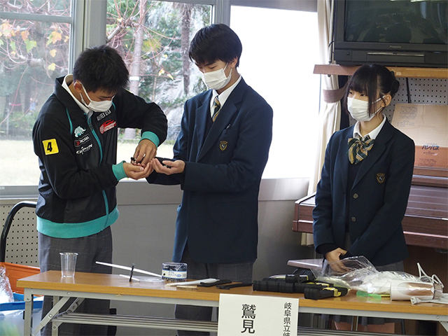 各務野科学ラボ「手作り飛行機を飛ばそう！」の写真