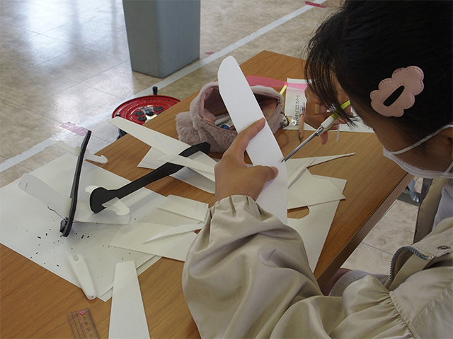 各務野科学ラボ「手作り飛行機を飛ばそう！」の写真