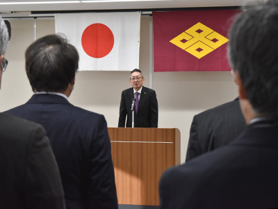 浅野市長が訓示をしている写真