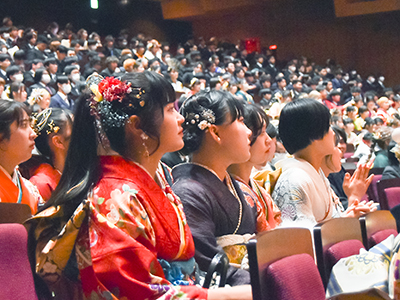 二十歳を祝う会の会場の様子