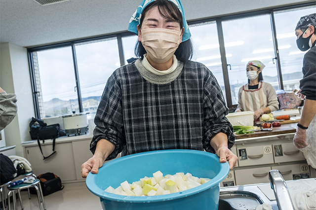 各務原キムチ漬け講習会「カクテキキムチの漬け方」の写真