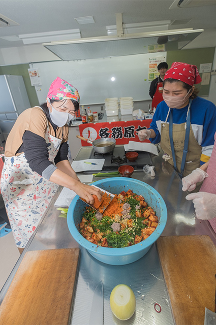 各務原キムチ漬け講習会「カクテキキムチの漬け方」の写真