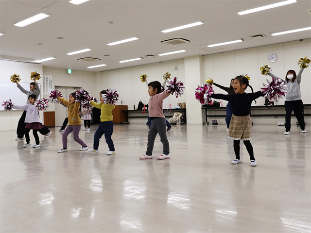 寒さなんか吹き飛ばそう！チアダンスで楽しむ90分の写真