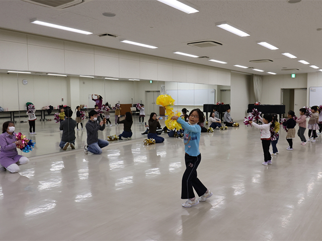 寒さなんか吹き飛ばそう！チアダンスで楽しむ90分の写真