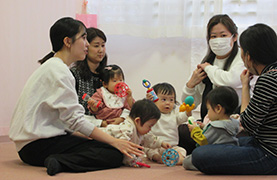 さくら子ども館でのあかちゃんあつまれの写真