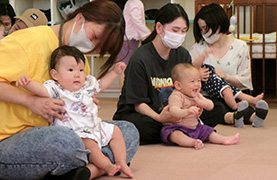 さくら子ども館でのあかちゃんあつまれの写真