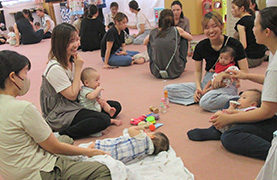 さくら子ども館でのあかちゃんあつまれの写真