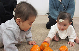あさひ子ども館でのあかちゃんあつまれの写真