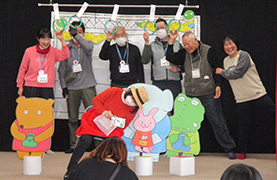 あさひ子ども館でのばぁばじぃじの写真