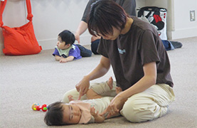 あさひ子ども館でのあかちゃんあつまれの写真