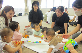 あさひ子ども館でのあかちゃんあつまれの写真