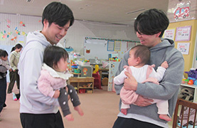 さくら子ども館でのあかちゃんあつまれの写真