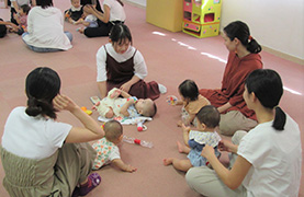 さくら子ども館でのあかちゃんあつまれの写真