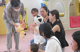 さくら子ども館でのばぁばじぃじの写真