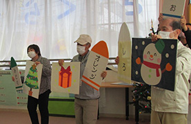 さくら子ども館でのばぁばじぃじの写真