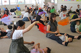 あさひ子ども館でのあかちゃんあつまれの写真