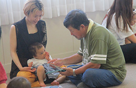 あさひ子ども館でのばぁばじぃじの写真