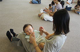 あさひ子ども館でのあかちゃんあつまれの写真