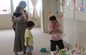 あさひ子ども館でのばぁばじぃじの写真