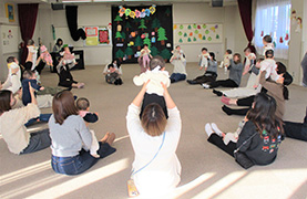 あさひ子ども館でのあかちゃんあつまれの写真