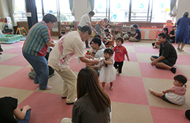 そはら子ども館でのばぁばじぃじの写真