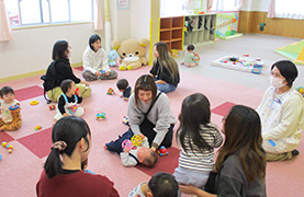 かわしま子ども館でのあかちゃんあつまれの写真