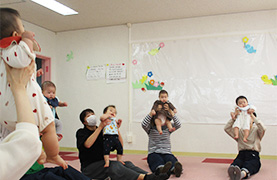 かわしま子ども館でのあかちゃんあつまれの写真