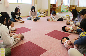 かわしま子ども館でのあかちゃんあつまれの写真
