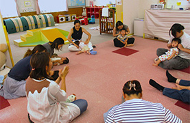 かわしま子ども館でのあかちゃんあつまれの写真