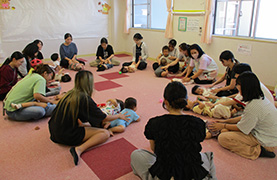 かわしま子ども館でのあかちゃんあつまれの写真