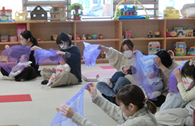 うぬま子ども館でのあかちゃんあつまれの写真