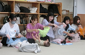 うぬま子ども館でのあかちゃんあつまれの写真