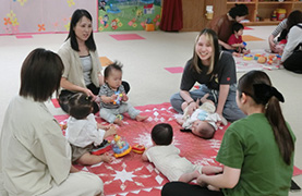 うぬま子ども館でのあかちゃんあつまれの写真