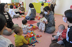 かわしま子ども館でのあかちゃんあつまれの写真