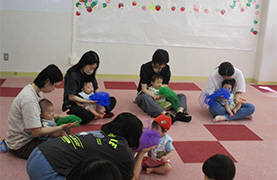 かわしま子ども館でのあかちゃんあつまれの写真
