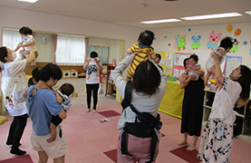かわしま子ども館でのあかちゃんあつまれの写真