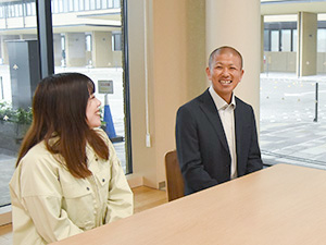談笑するTさんとNさん