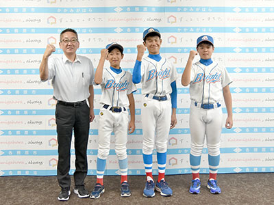 木津ブライトメンバーと市長の写真