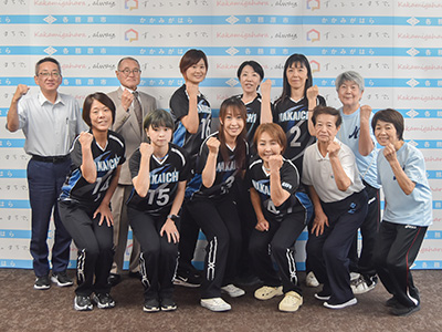 那加一クラブと市長の集合写真