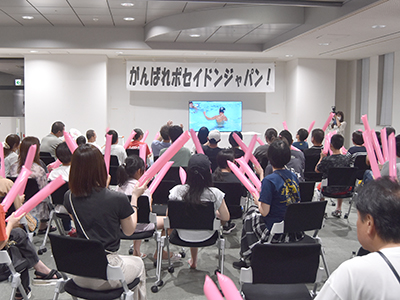 日本の得点に盛り上がる会場