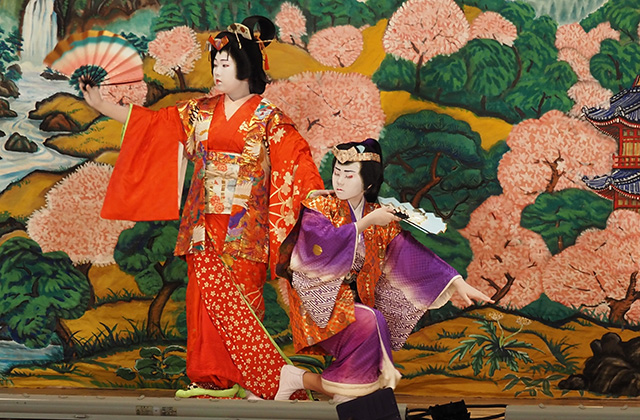 村国座子供歌舞伎の写真