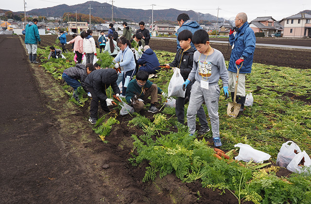 かかみがはら寺子屋事業 ものづくり見学事業 「各務原にんじんコース」の写真
