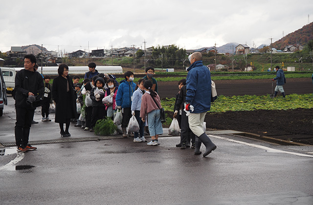かかみがはら寺子屋事業 ものづくり見学事業 「各務原にんじんコース」の写真