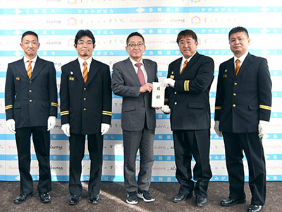 浅野市長と廣瀬団長らの写真
