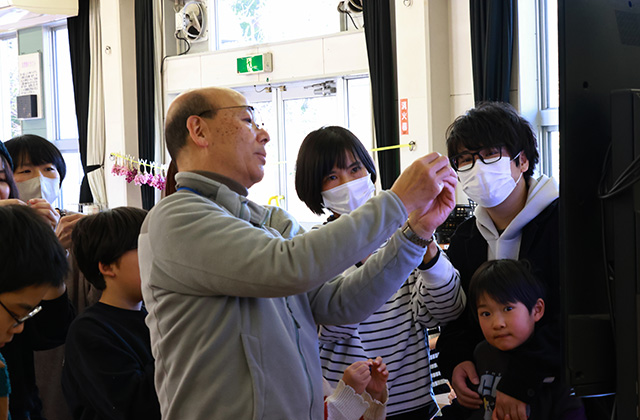 親子で挑戦！クラフト体験の写真