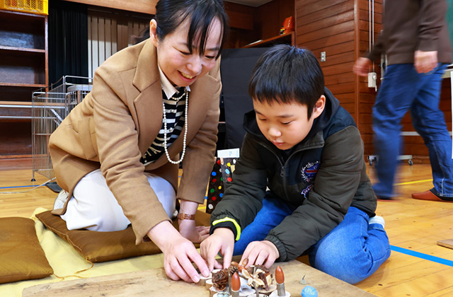 親子で挑戦！クラフト体験の写真