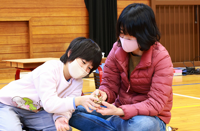 親子で挑戦！クラフト体験の写真