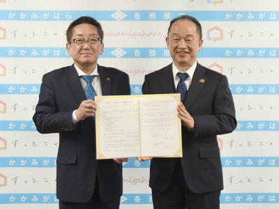 浅野市長と第一生命保険株式会社の清水克浩・岐阜支社長