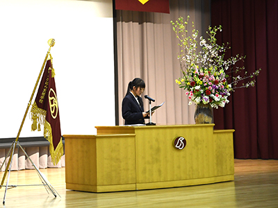 新しい学校生活への意気込みを語るみぶゆうこさん
